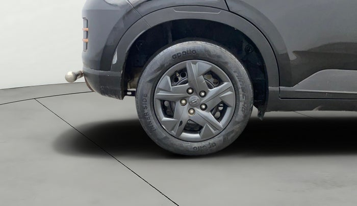 2023 Hyundai VENUE E 1.2, CNG, Manual, 76,125 km, Right Rear Wheel