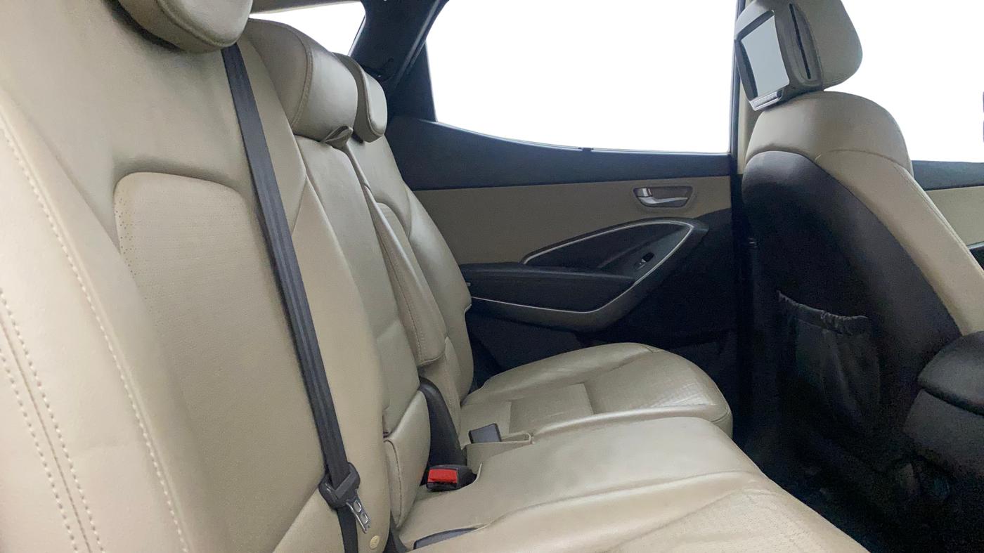 2015 Hyundai Santa Fe 4 WD AT, Diesel, Automatic, 67,536 km, Right Side Rear Door Cabin