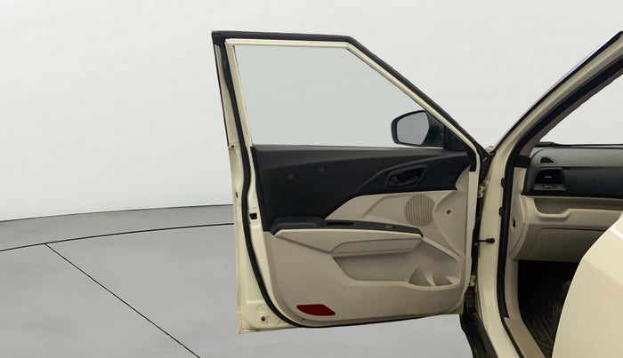 2021 Mahindra XUV300 W4 1.2 PETROL, Petrol, Manual, 29,450 km, LHS Front Door