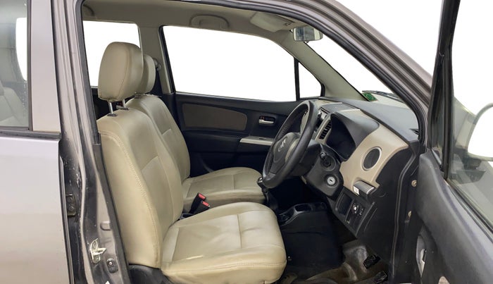 2014 Maruti Wagon R 1.0 LXI, CNG, Manual, 95,800 km, Right Side Front Door Cabin
