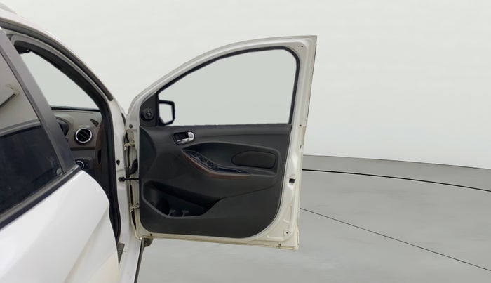 2018 Ford FREESTYLE TITANIUM 1.2 PETROL, Petrol, Manual, 97,342 km, RHS Front Door