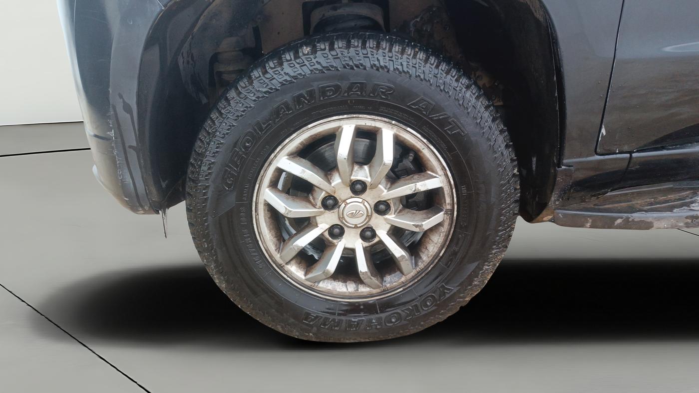 2015 Mahindra TUV300 T8, Diesel, Manual, 1,30,605 km, Left Front Wheel