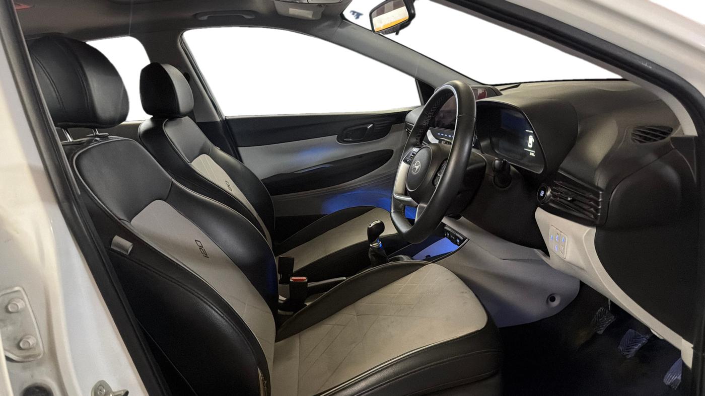 2023 Hyundai NEW I20 ASTA (O) 1.2 MT, Petrol, Manual, 23,176 km, Right Side Front Door Cabin