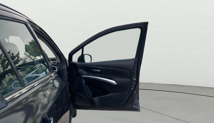 2018 Maruti S Cross ZETA 1.3, Diesel, Manual, 1,17,600 km, RHS Front Door