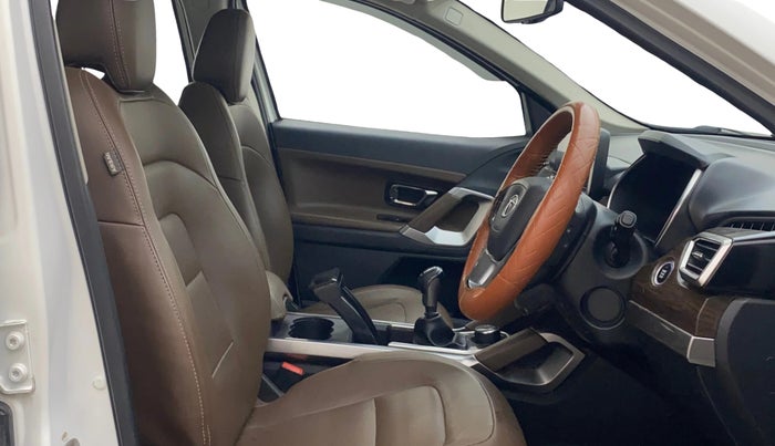 2022 Tata Harrier XZ PLUS 2.0L, Diesel, Manual, 1,33,757 km, Right Side Front Door Cabin