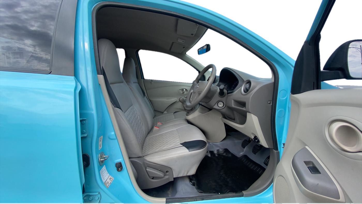 2014 Datsun Go T, Petrol, Manual, 46,466 km, Right Side Front Door Cabin