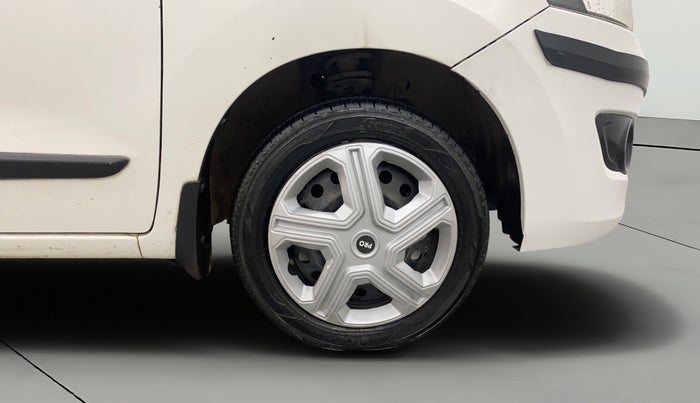 2016 Maruti Wagon R 1.0 VXI (O) AMT, CNG, Automatic, 99,735 km, Right Front Wheel