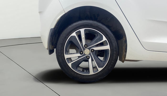 2022 Tata ALTROZ XZA, Petrol, Automatic, 21,096 km, Right Rear Wheel