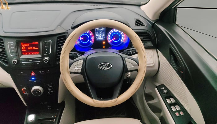 2022 Mahindra XUV300 W6 1.2 PETROL AMT, Petrol, Automatic, 36,886 km, Steering Wheel Close Up