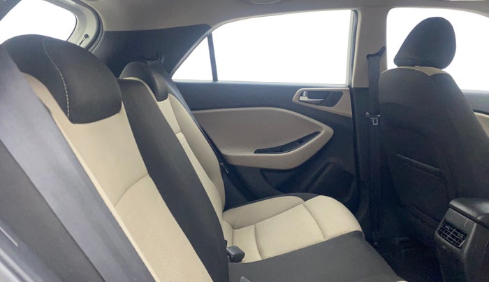 2015 Hyundai Elite i20 SPORTZ 1.4 (O) CRDI, Diesel, Manual, 92,667 km, Right Side Rear Door Cabin