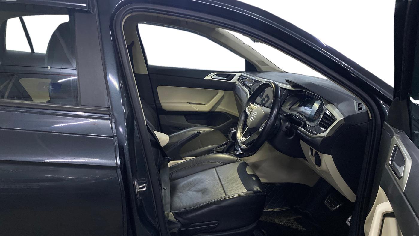 2023 Volkswagen VIRTUS HIGHLINE TSI 1.0 AT, Petrol, Automatic, 75,629 km, Right Side Front Door Cabin