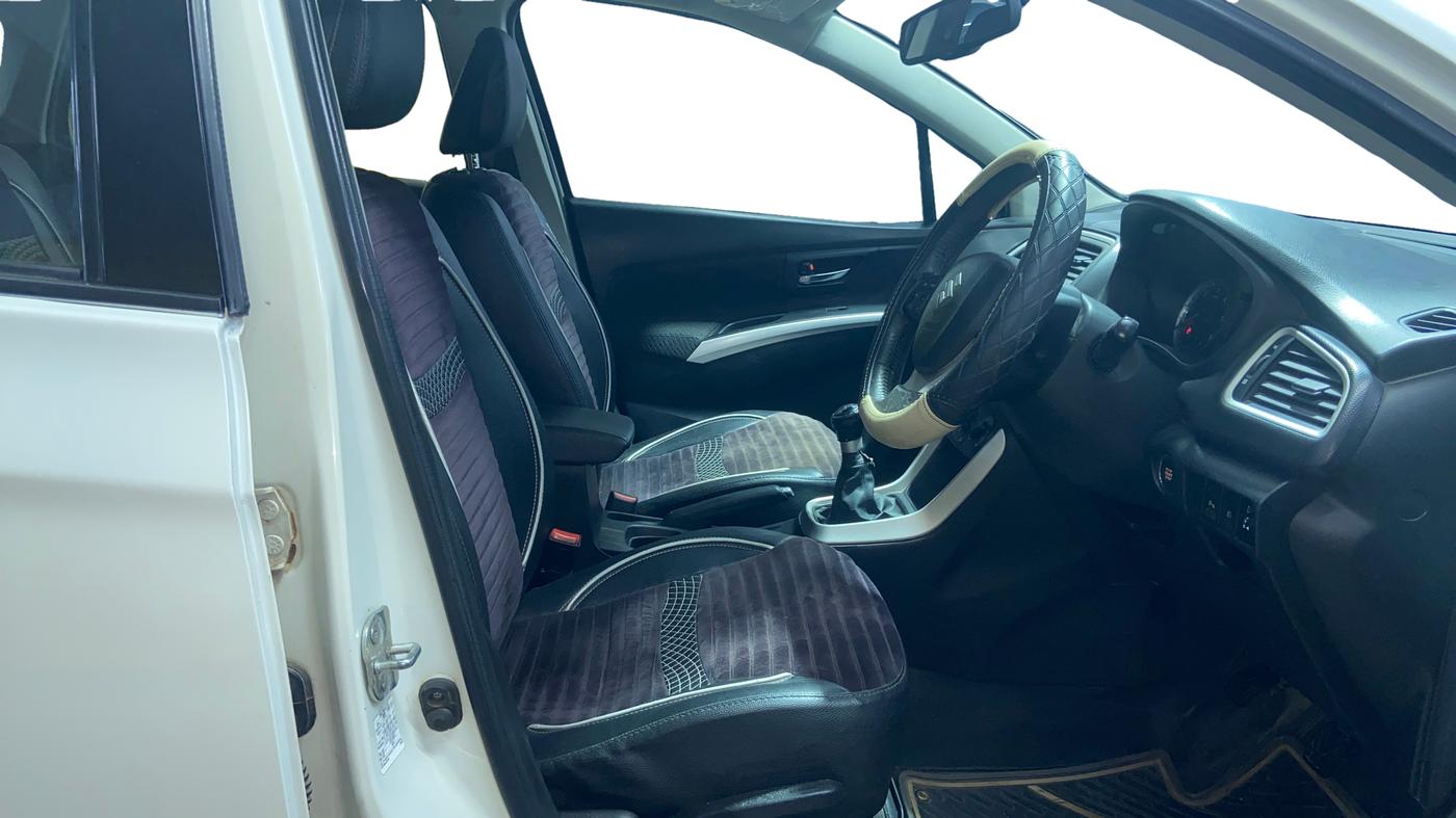 2015 Maruti S Cross ZETA 1.6, Diesel, Manual, 1,23,328 km, Right Side Front Door Cabin