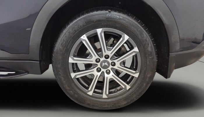 2022 Mahindra XUV700 AX 7 P MT 7 STR, Petrol, Manual, 31,275 km, Left Rear Wheel