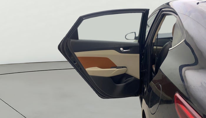 2017 Hyundai Verna 1.6 CRDI SX + AT, Diesel, Automatic, 1,14,826 km, LHS Rear Door