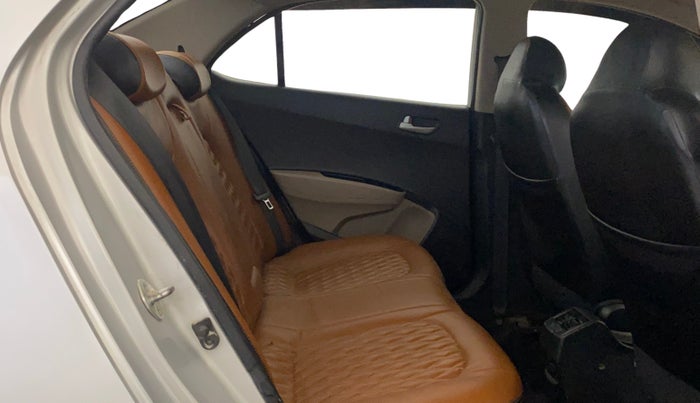 2015 Hyundai Xcent S 1.2, Petrol, Manual, 79,850 km, Right Side Rear Door Cabin