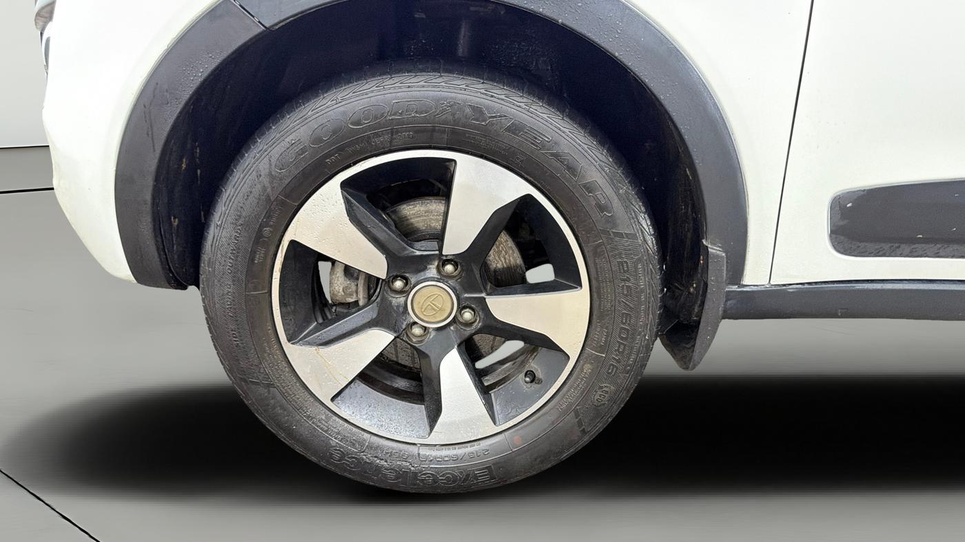2019 Tata NEXON XZA PLUS PETROL DUAL TONE, Petrol, Automatic, 54,060 km, Left Front Wheel