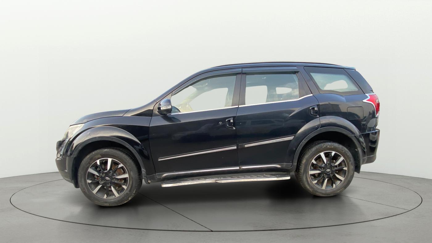 2018 Mahindra XUV500 W11 AT, Diesel, Automatic, 1,07,471 km, Left Side