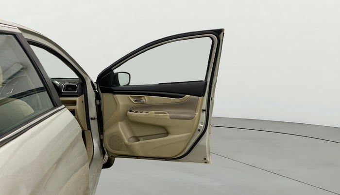 2017 Maruti Ciaz ZDI+ SHVS, Diesel, Manual, 95,421 km, RHS Front Door