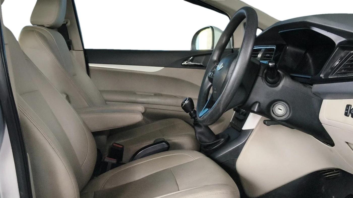 2019 Mahindra MARAZZO M8 7 STR, Diesel, Manual, 1,50,091 km, Right Side Front Door Cabin