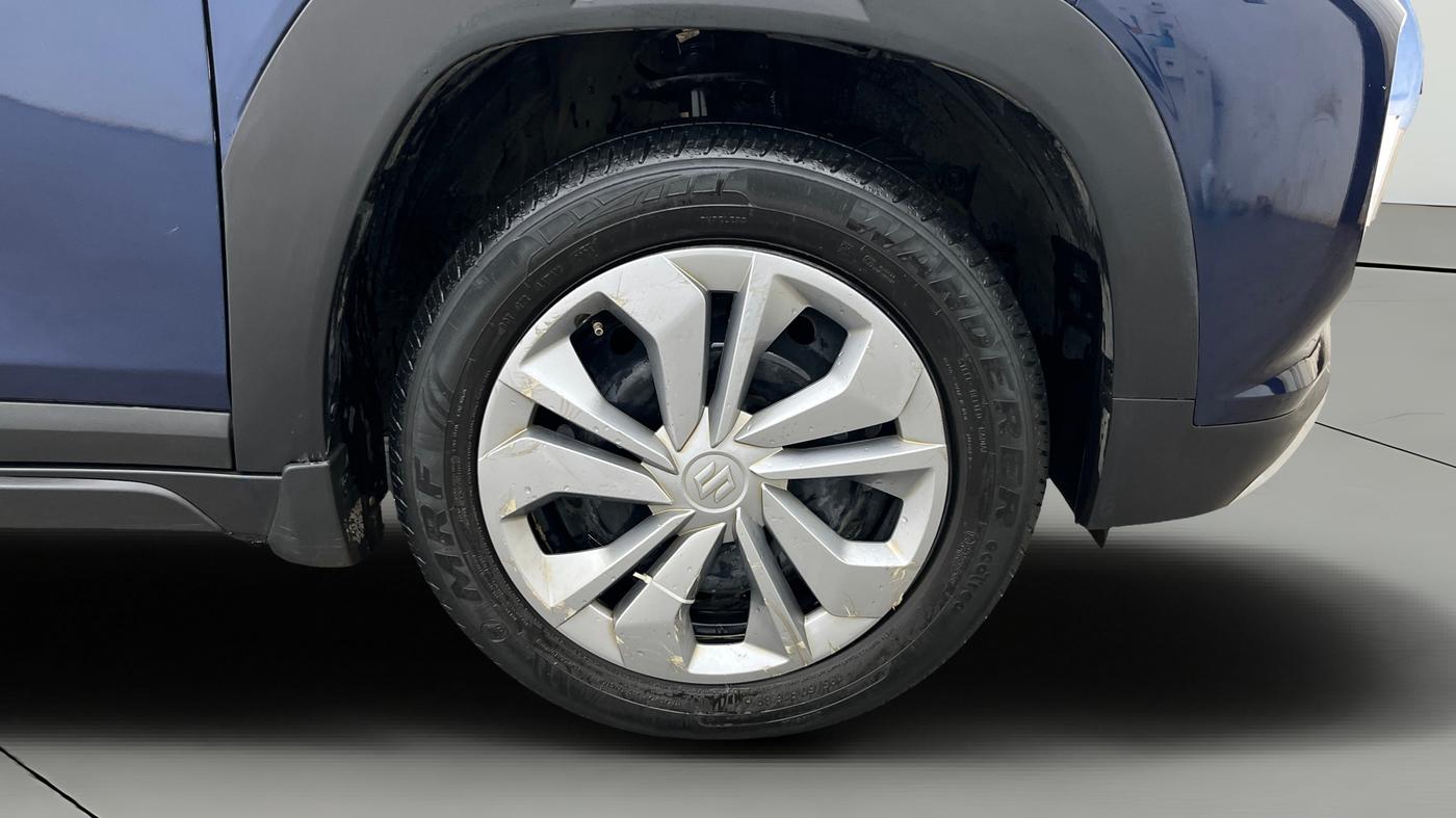 2024 Maruti FRONX SIGMA 1.2 MT, Petrol, Manual, 49,108 km, Right Front Wheel