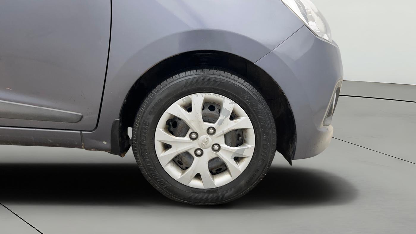 2015 Hyundai Grand i10 SPORTZ 1.2 KAPPA VTVT, Petrol, Manual, 2,000 km, Right Front Wheel