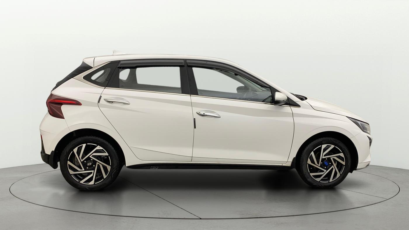 2024 Hyundai NEW I20 ASTA 1.2 MT, Petrol, Manual, 11,486 km, Right Side View