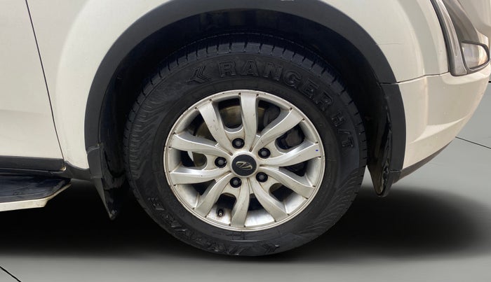 2018 Mahindra XUV500 W9 AT, Diesel, Automatic, 99,055 km, Right Front Wheel