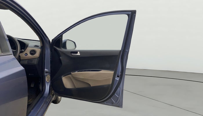 2015 Hyundai Xcent SX 1.2, Petrol, Manual, 1,20,441 km, RHS Front Door