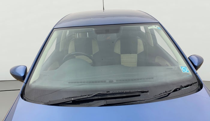 2017 Volkswagen Ameo COMFORTLINE 1.2L, Petrol, Manual, 1,22,241 km, Front Windshield