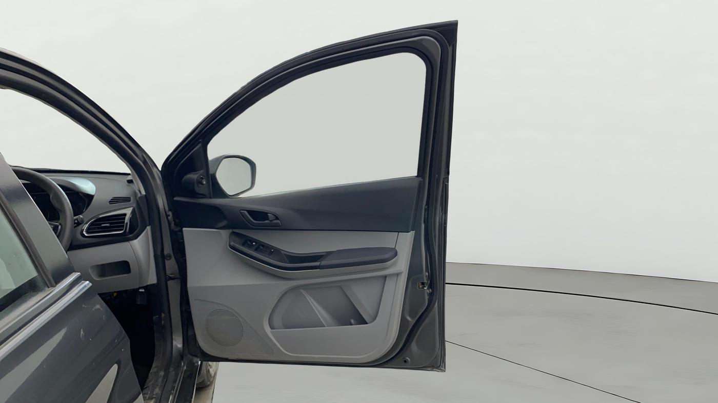 2022 Tata Tiago XTA PETROL, Petrol, Automatic, 31,233 km, RHS Front Door