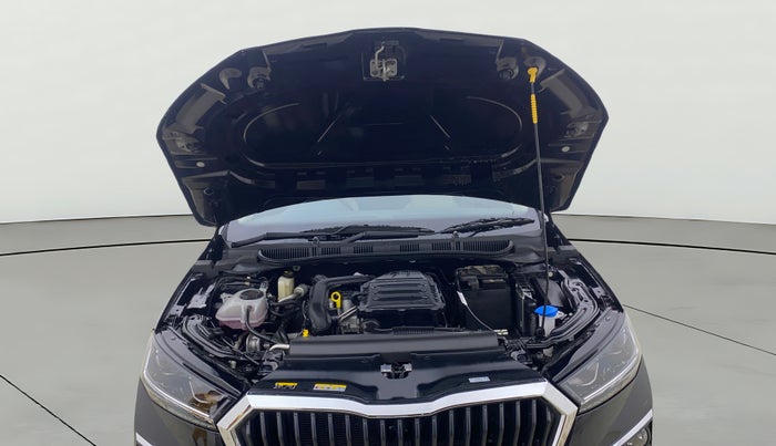 2025 Skoda SLAVIA Prestige 1.0L TSI AT, Petrol, Automatic, 2,570 km, Open Bonet