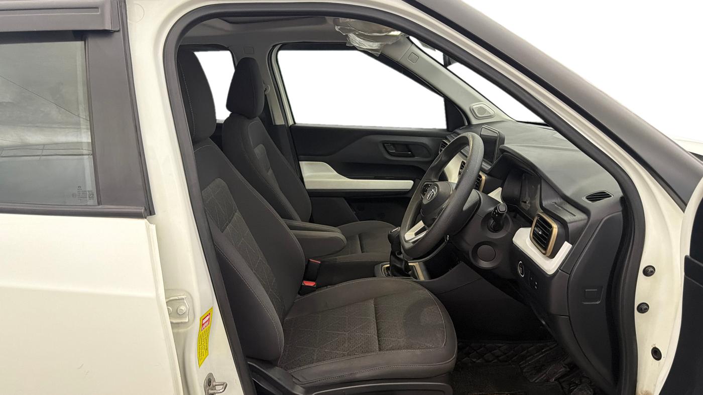 2023 Tata PUNCH ACCOMPLISHED DAZZLE SUNROOF CNG MT, CNG, Manual, 81,360 km, Right Side Front Door Cabin