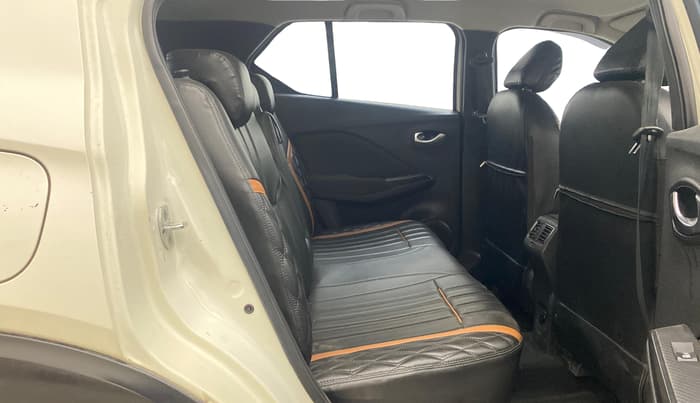 2021 Nissan Kicks XV 1.5, Petrol, Manual, 71,247 km, Right Side Rear Door Cabin