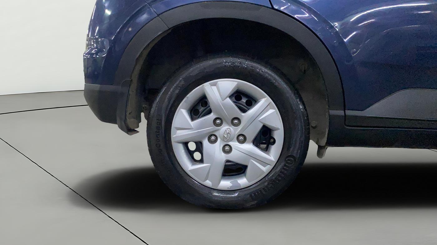 2022 Hyundai VENUE S 1.2, Petrol, Manual, 74,132 km, Right Rear Wheel