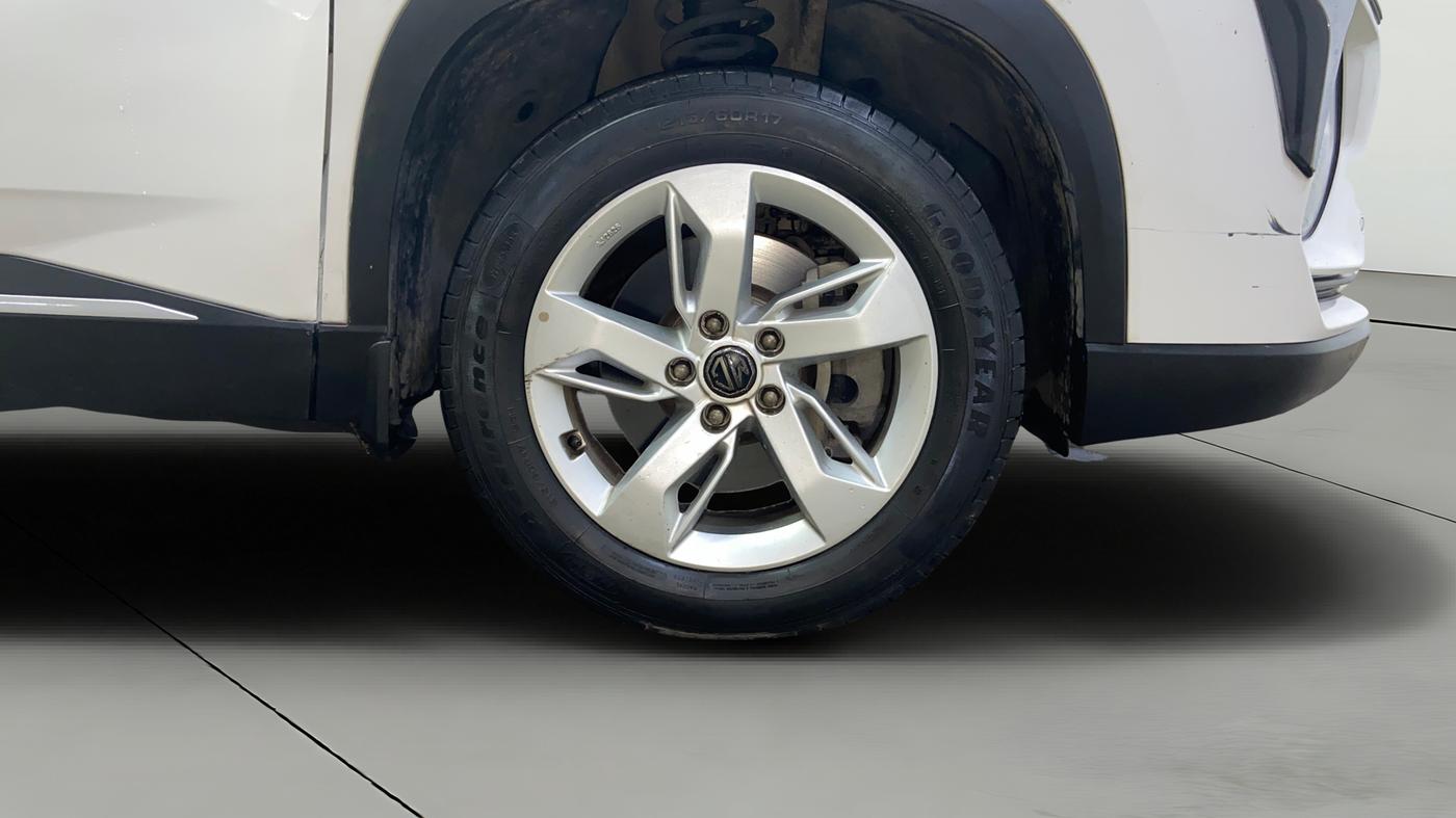 2021 MG HECTOR PLUS SUPER 1.5 PETROL TURBO HYBRID MT 7-STR, Petrol, Manual, 30,423 km, Right Front Wheel