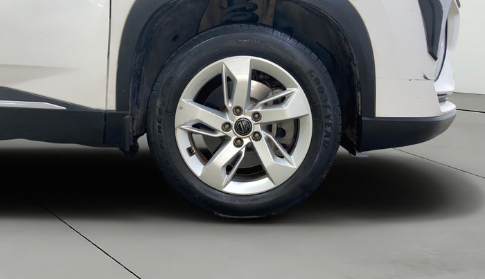 2021 MG HECTOR PLUS SUPER 1.5 PETROL TURBO HYBRID MT 7-STR, Petrol, Manual, 30,423 km, Right Front Wheel