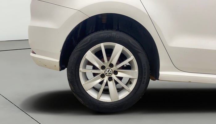 2016 Volkswagen Ameo HIGHLINE PLUS 1.5L 16 ALLOY, Diesel, Manual, 1,25,903 km, Right Rear Wheel