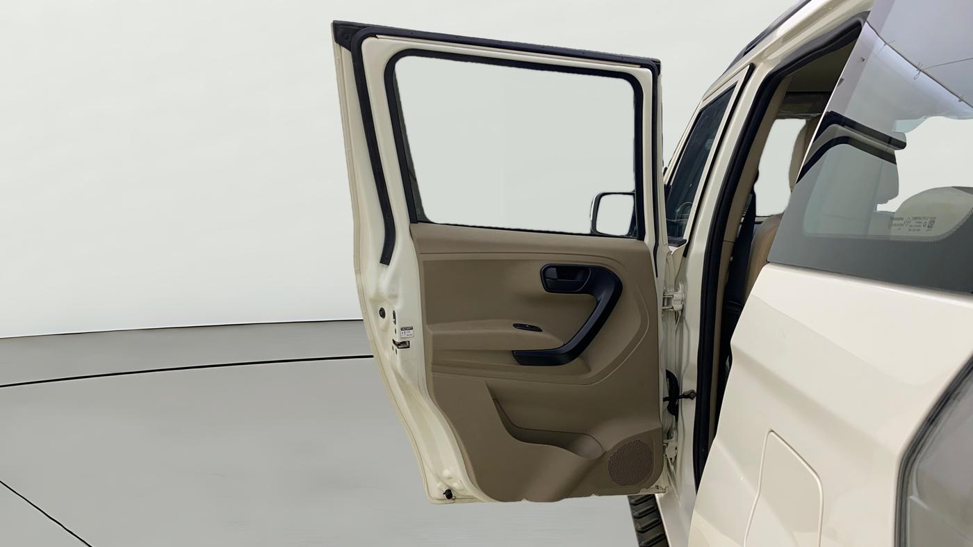 2019 Mahindra TUV300 T6 PLUS, Diesel, Manual, 66,090 km, LHS Rear Door