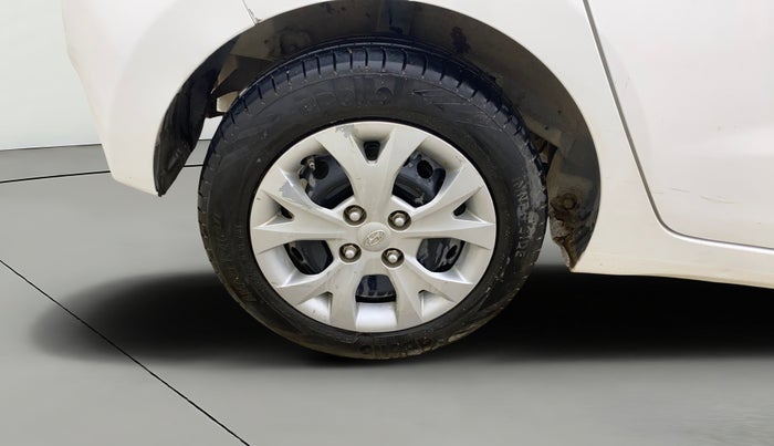 2016 Hyundai Grand i10 MAGNA 1.2 KAPPA VTVT, Petrol, Manual, 1,47,716 km, Right Rear Wheel