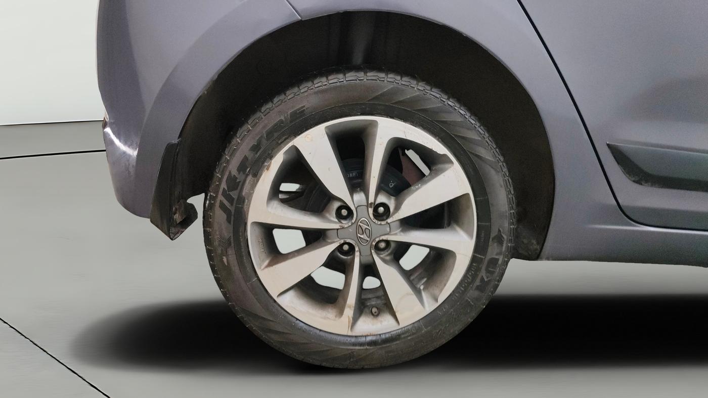 2016 Hyundai Elite i20 ASTA 1.2, Petrol, Manual, 1,03,459 km, Right Rear Wheel