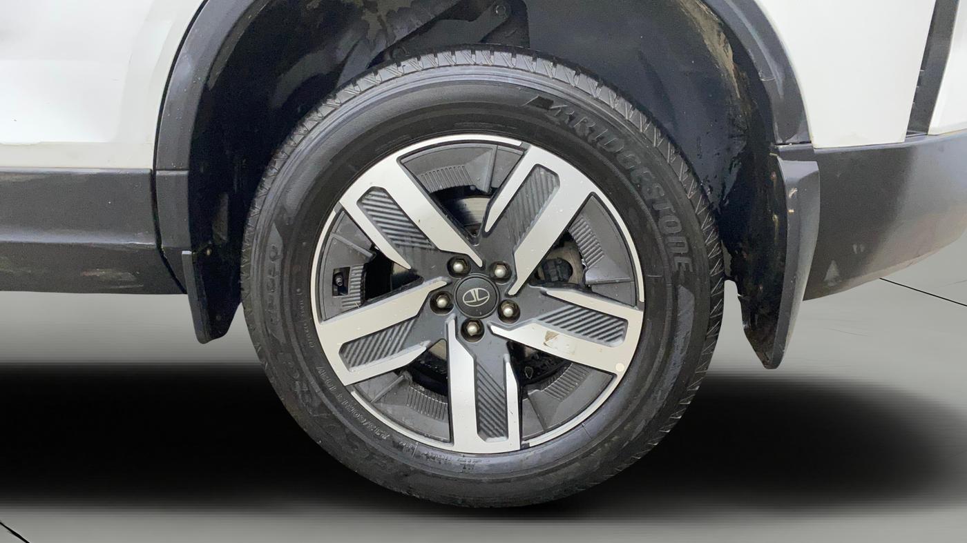 2024 Tata Harrier ADVENTURE PLUS AT, Diesel, Automatic, 25,129 km, Left Rear Wheel