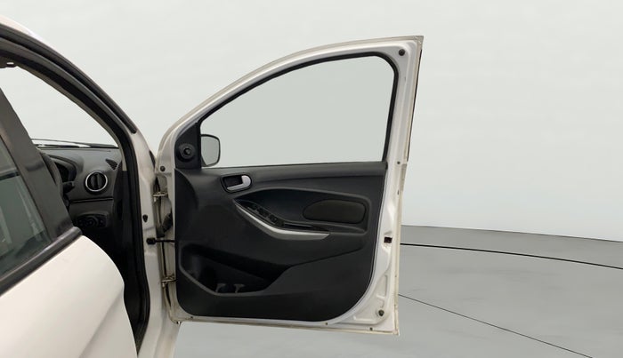 2016 Ford New Figo TITANIUM 1.2 PETROL MT, Petrol, Manual, 56,758 km, RHS Front Door