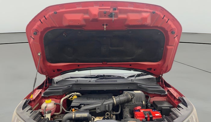 2021 Mahindra XUV300 W8 1.2 PETROL, Petrol, Manual, 58,461 km, Open Bonet