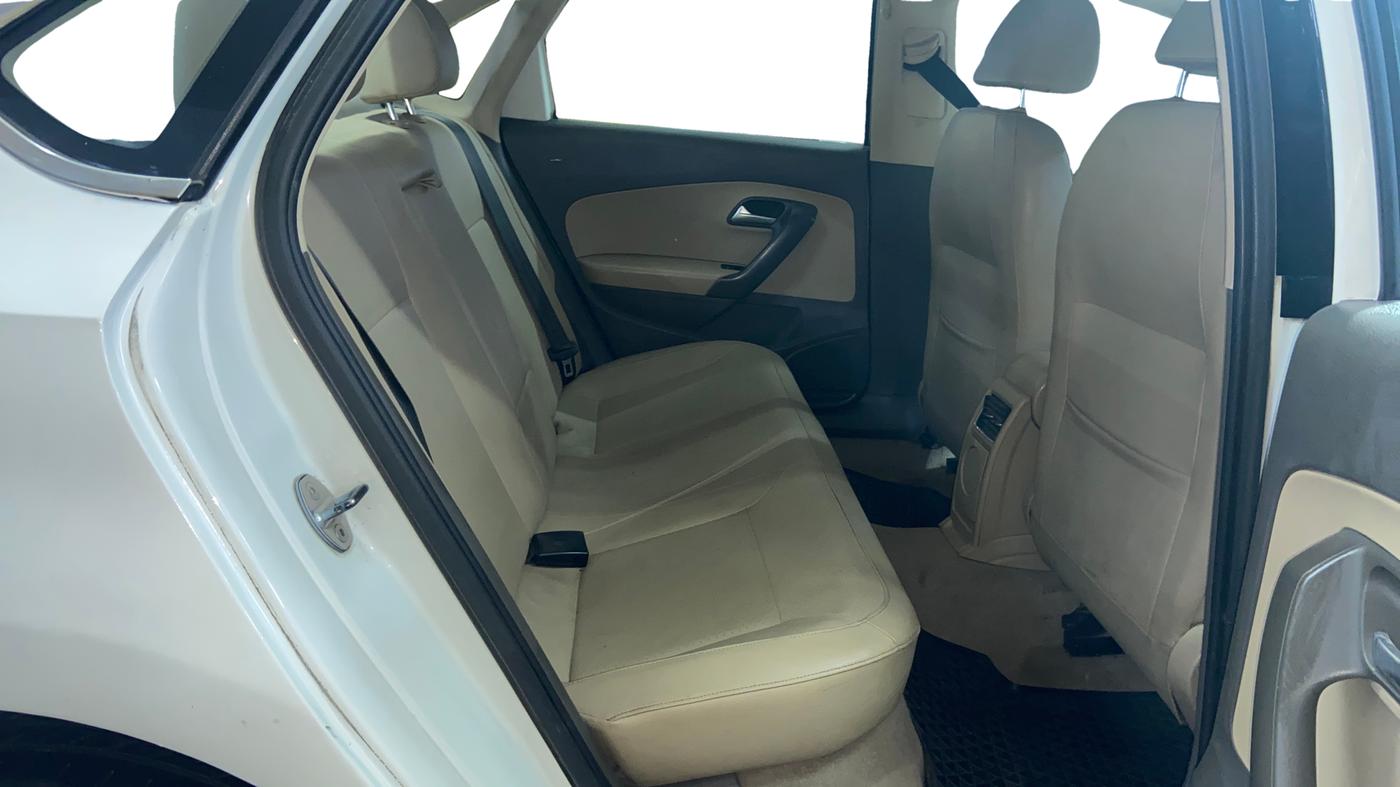2016 Volkswagen Vento HIGHLINE 1.5 AT, Diesel, Automatic, 1,88,179 km, Right Side Rear Door Cabin