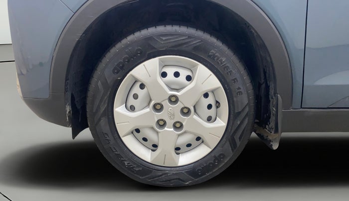 2021 Mahindra XUV300 W4 1.2 PETROL, Petrol, Manual, 34,008 km, Left Front Wheel