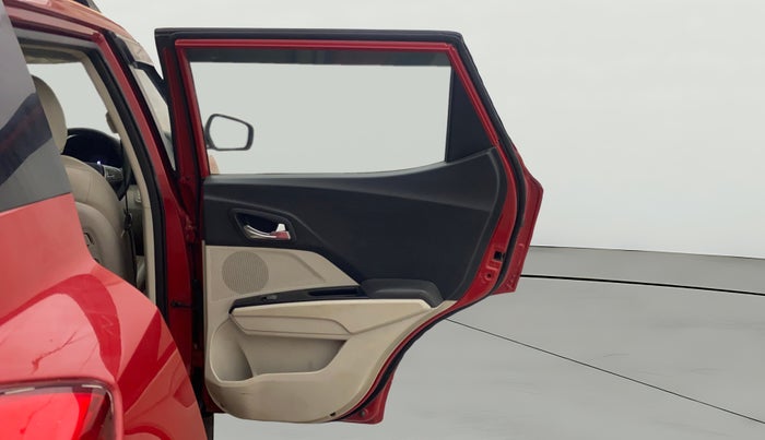 2020 Mahindra XUV300 W8 (O) 1.5 DIESEL, Diesel, Manual, 1,10,988 km, RHS Rear Door