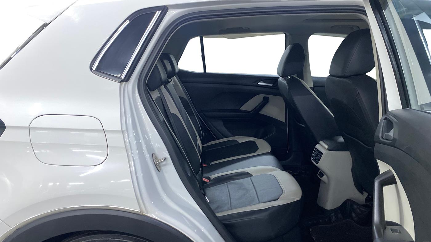 2023 Volkswagen TAIGUN TOPLINE 1.0 TSI AT, Petrol, Automatic, 55,843 km, Right Side Rear Door Cabin