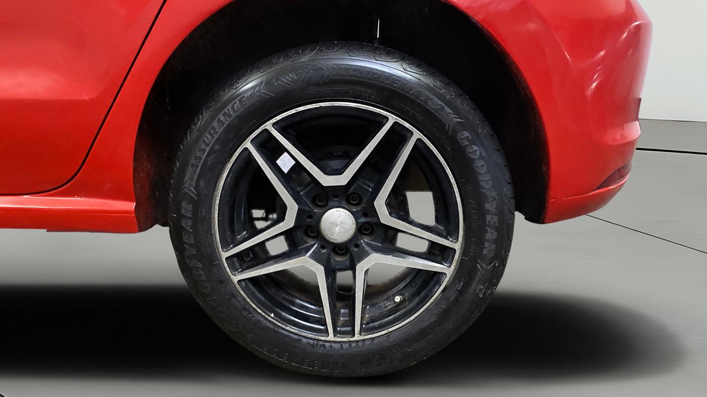2014 Volkswagen Polo COMFORTLINE 1.2L PETROL, Petrol, Manual, 1,06,944 km, Left Rear Wheel