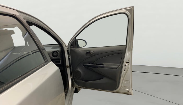 2013 Toyota Etios Liva G, Petrol, Manual, 34,672 km, RHS Front Door