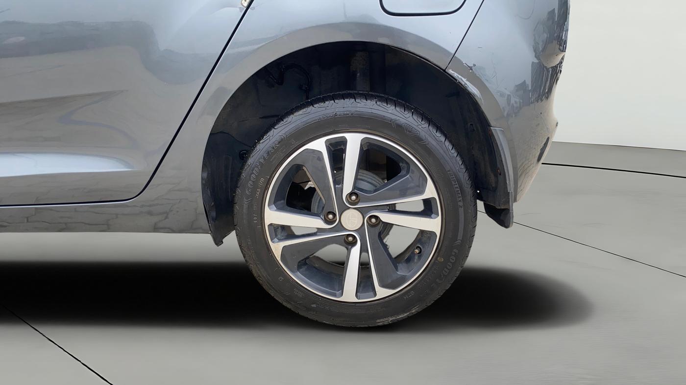 2022 Tata ALTROZ XZ PETROL, Petrol, Manual, 29,714 km, Left Rear Wheel